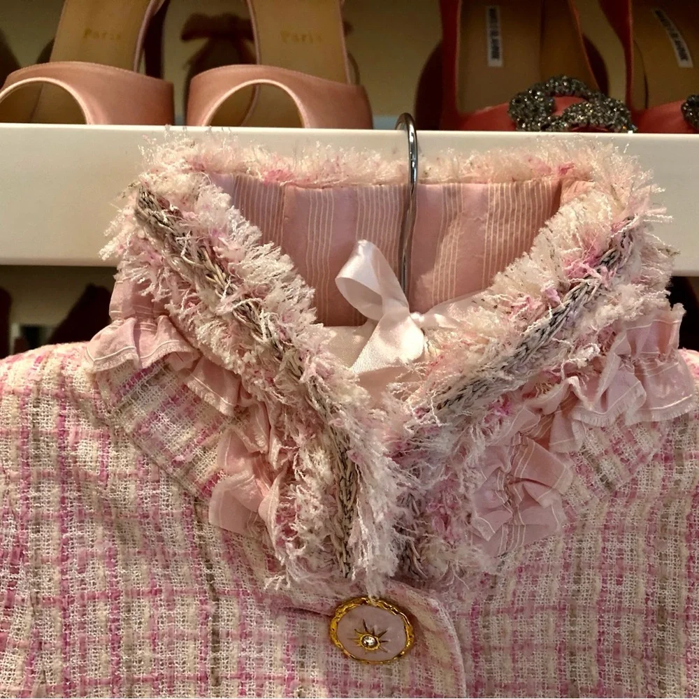 Chanel Runway Pink Jacket w/Embellishments, Pink & Gold Custom Buttons Size 40 - Picture 5 of 13